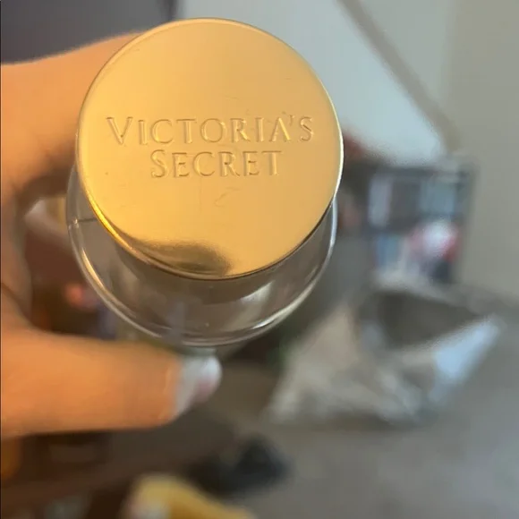 Victoria's Secret Tropic Rain Fragrance Mist in Teal and Purple - Picture 2 of 4